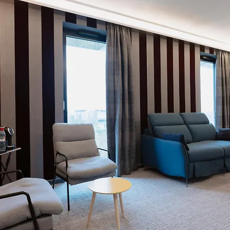 Dali Val D'europe, Tapestry Collection By Hilton Chanteloup En Brie