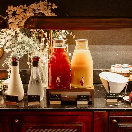 Dali Val D'europe, Tapestry Collection By Hilton