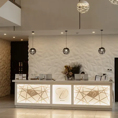 Dali Val D'europe, Tapestry Collection By Hilton 尚特洛普恩布里