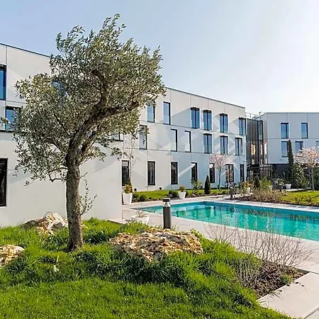 Dali Val D'europe, Tapestry Collection By Hilton Chanteloup En Brie
