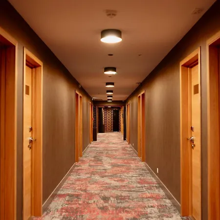 Dali Val D'europe, Tapestry Collection By Hilton