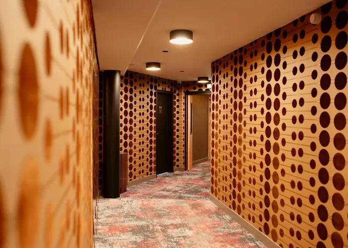 Dali Val D'europe, Tapestry Collection By Hilton Hotel Chanteloup En Brie