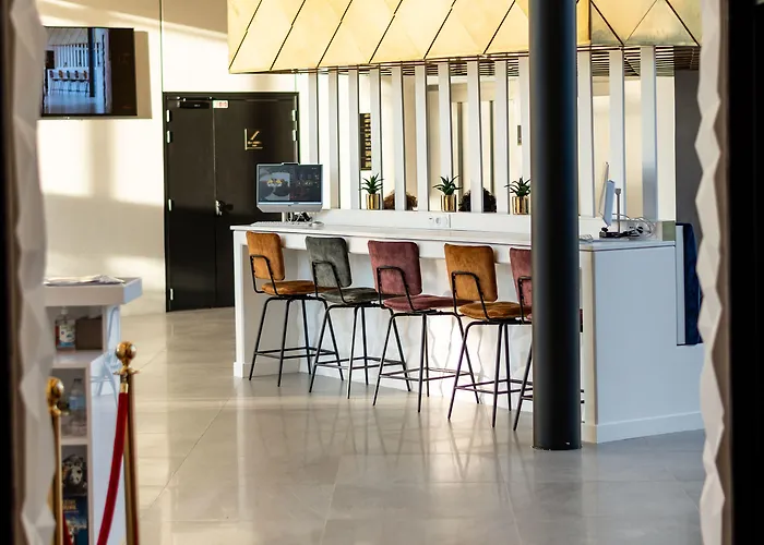 Dali Val D'europe, Tapestry Collection By Hilton 4* Chanteloup En Brie